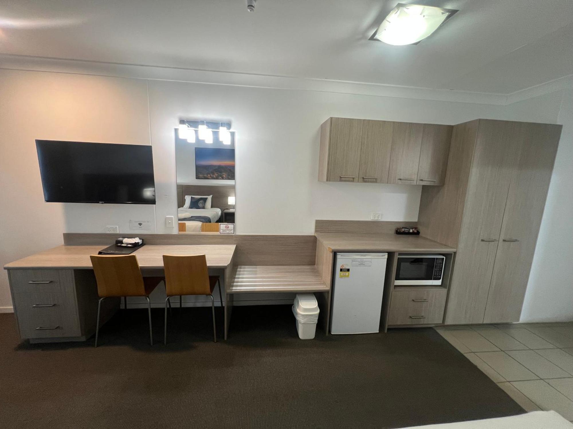 Adelong Motel Нарабри Екстериор снимка